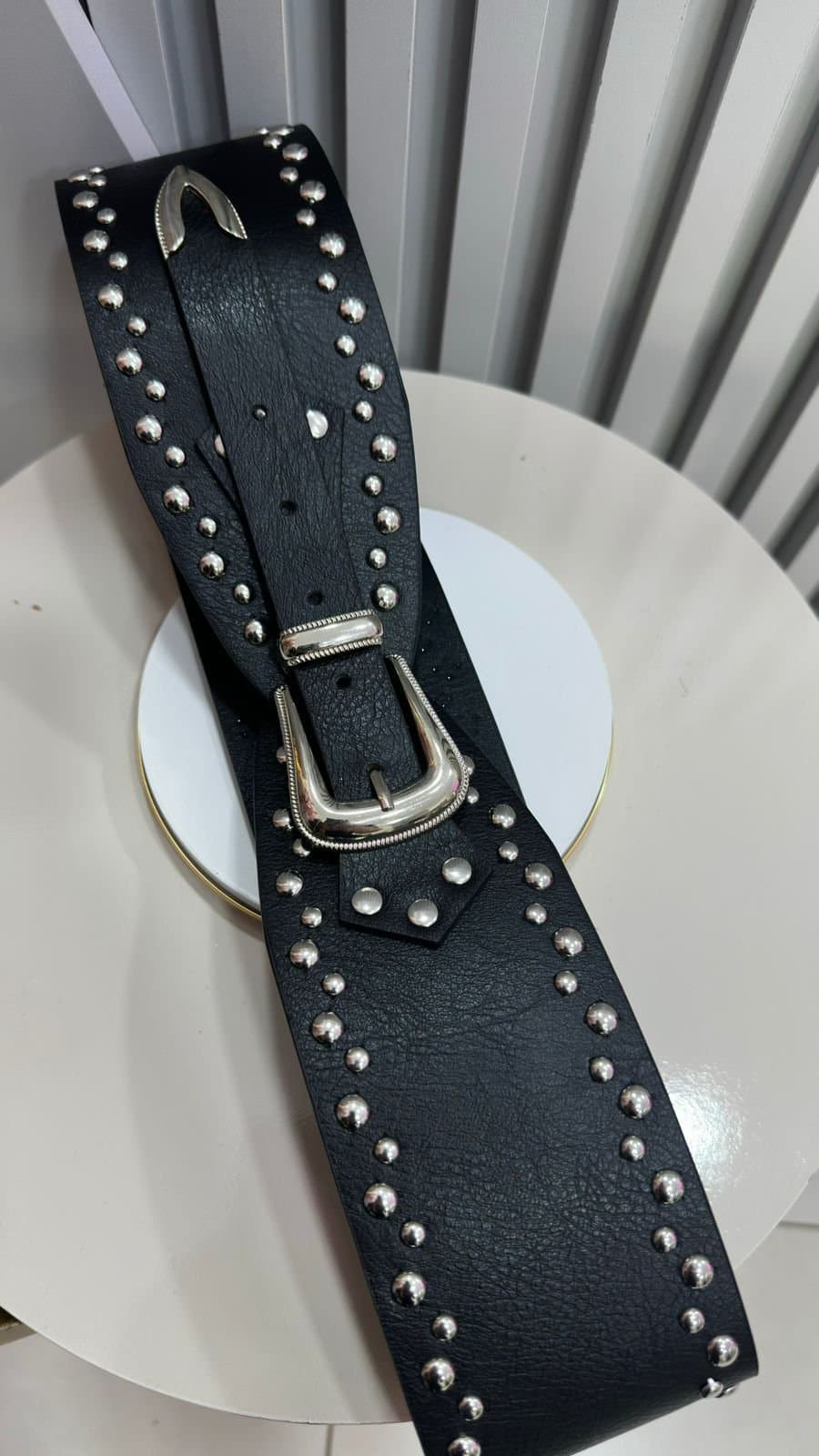 Cinto Preto Largo com Tachinhas Prata