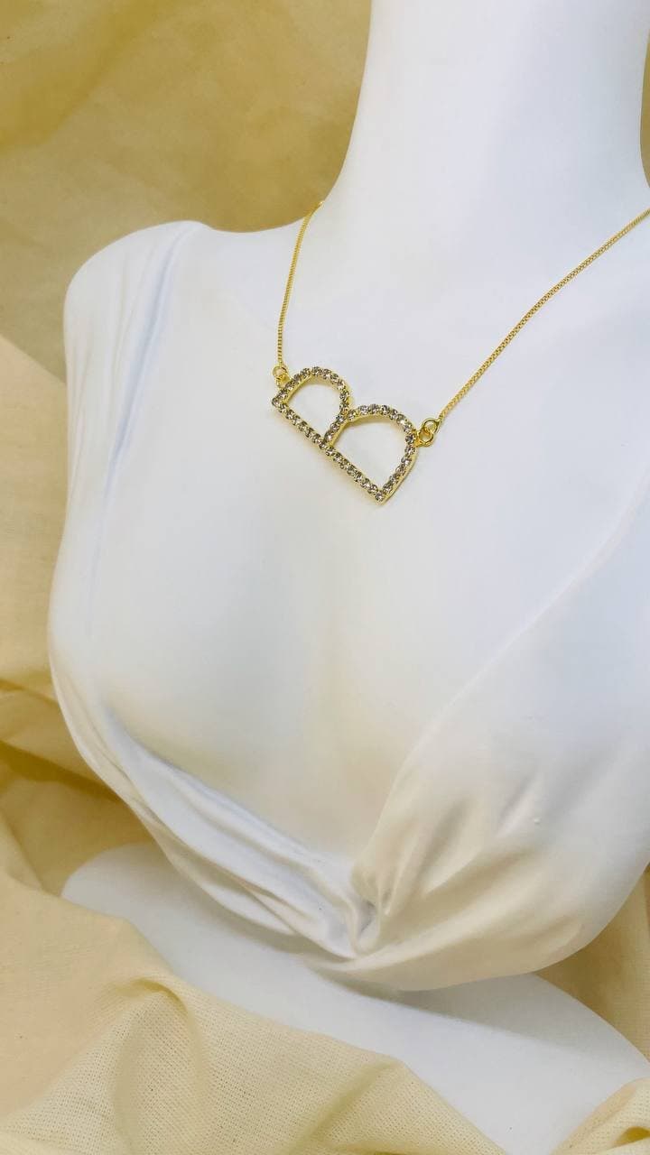 Colar Letra Cravejada