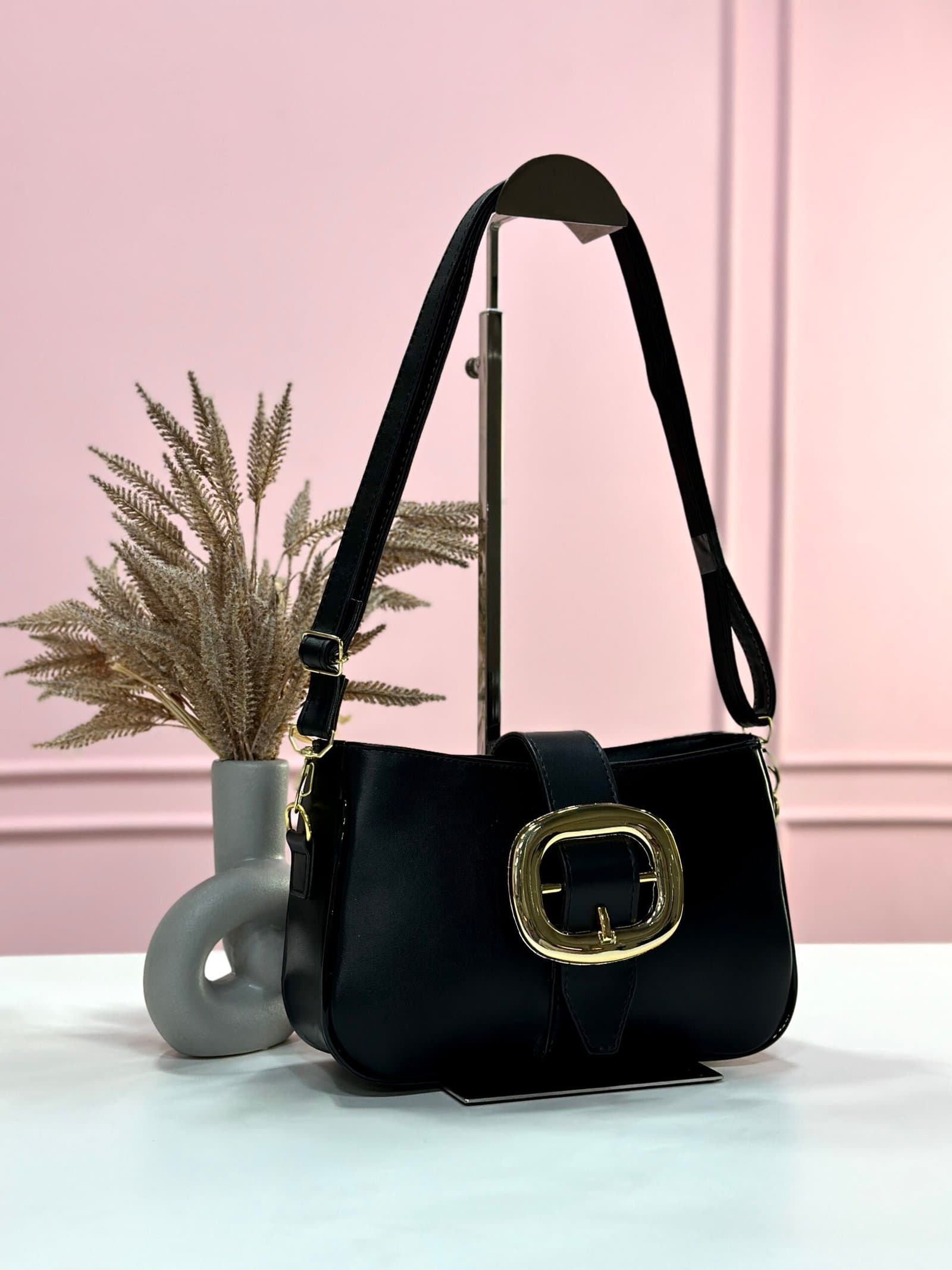 Bolsa Retrô Fivela + Duas Alças Preta e Dourado