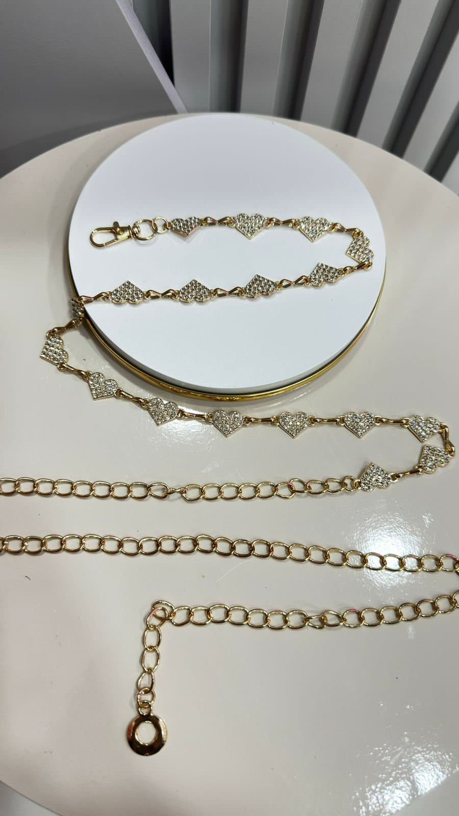 Cinto Corrente Coração com Strass Dourado