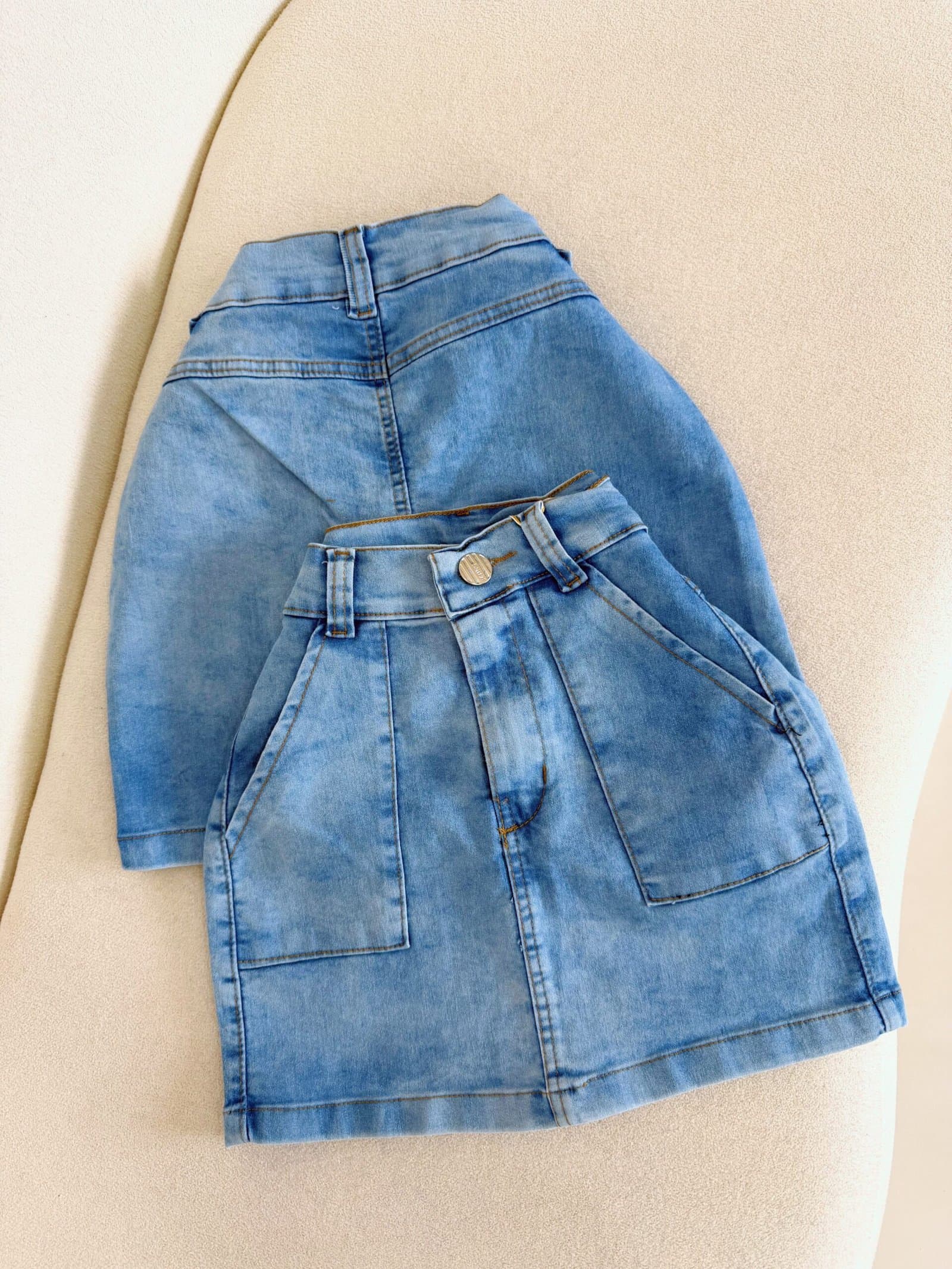 Saia Jeans com Lycra Bolsos Frontais