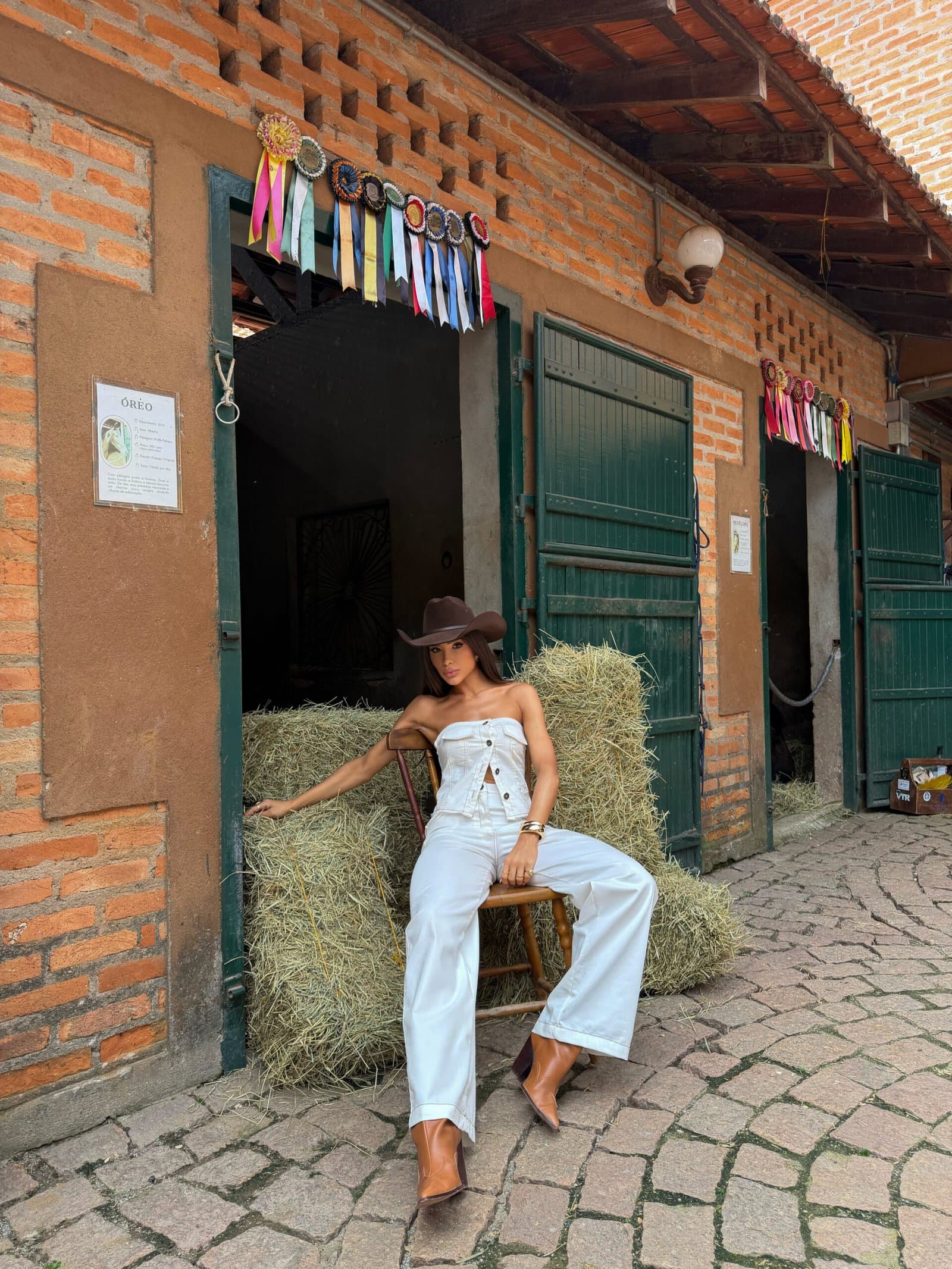 Conjunto Greta - Top sem Alças de Botões e Calça Branco