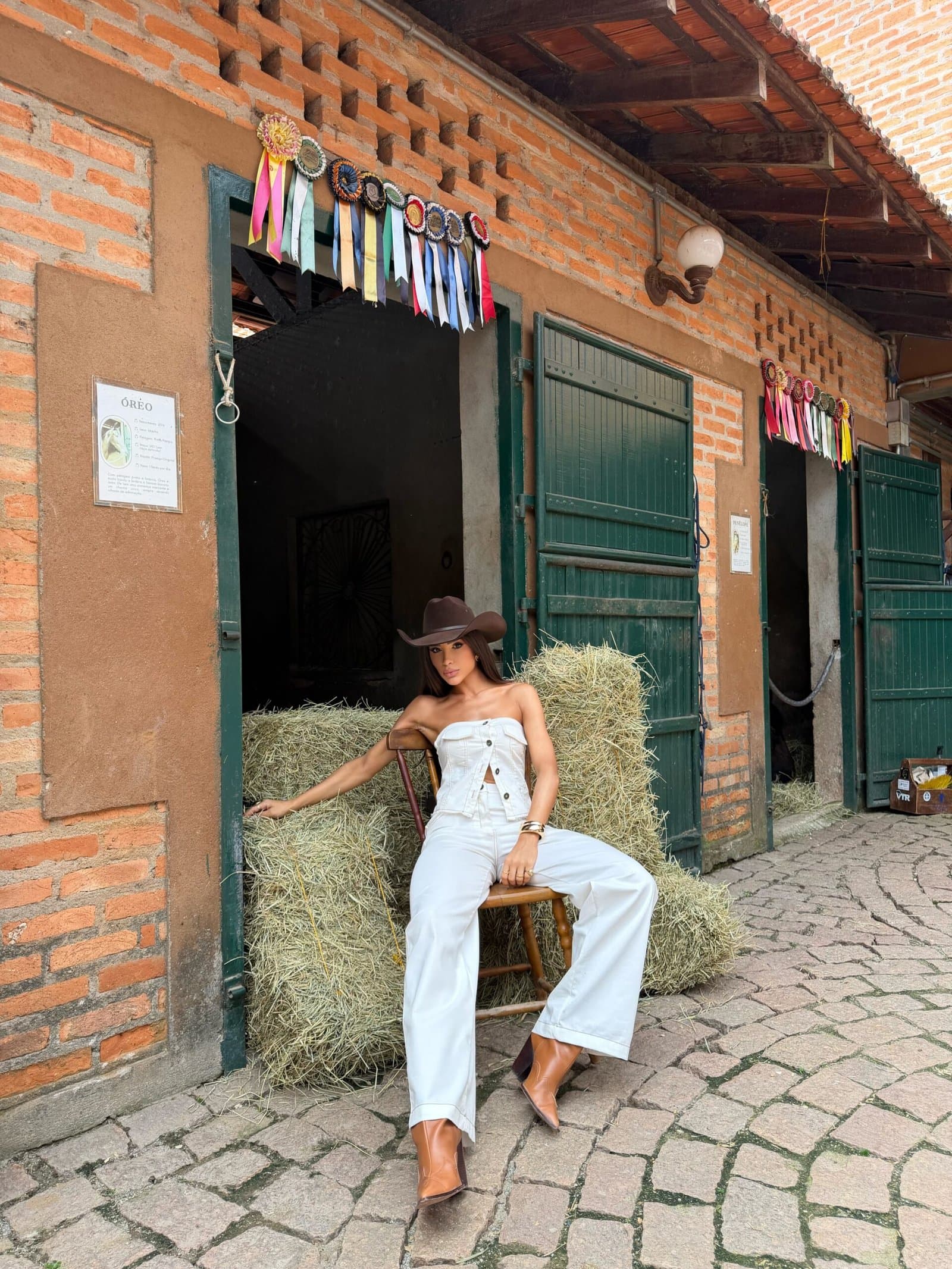 Conjunto Greta - Top sem Alças de Botões e Calça Branco