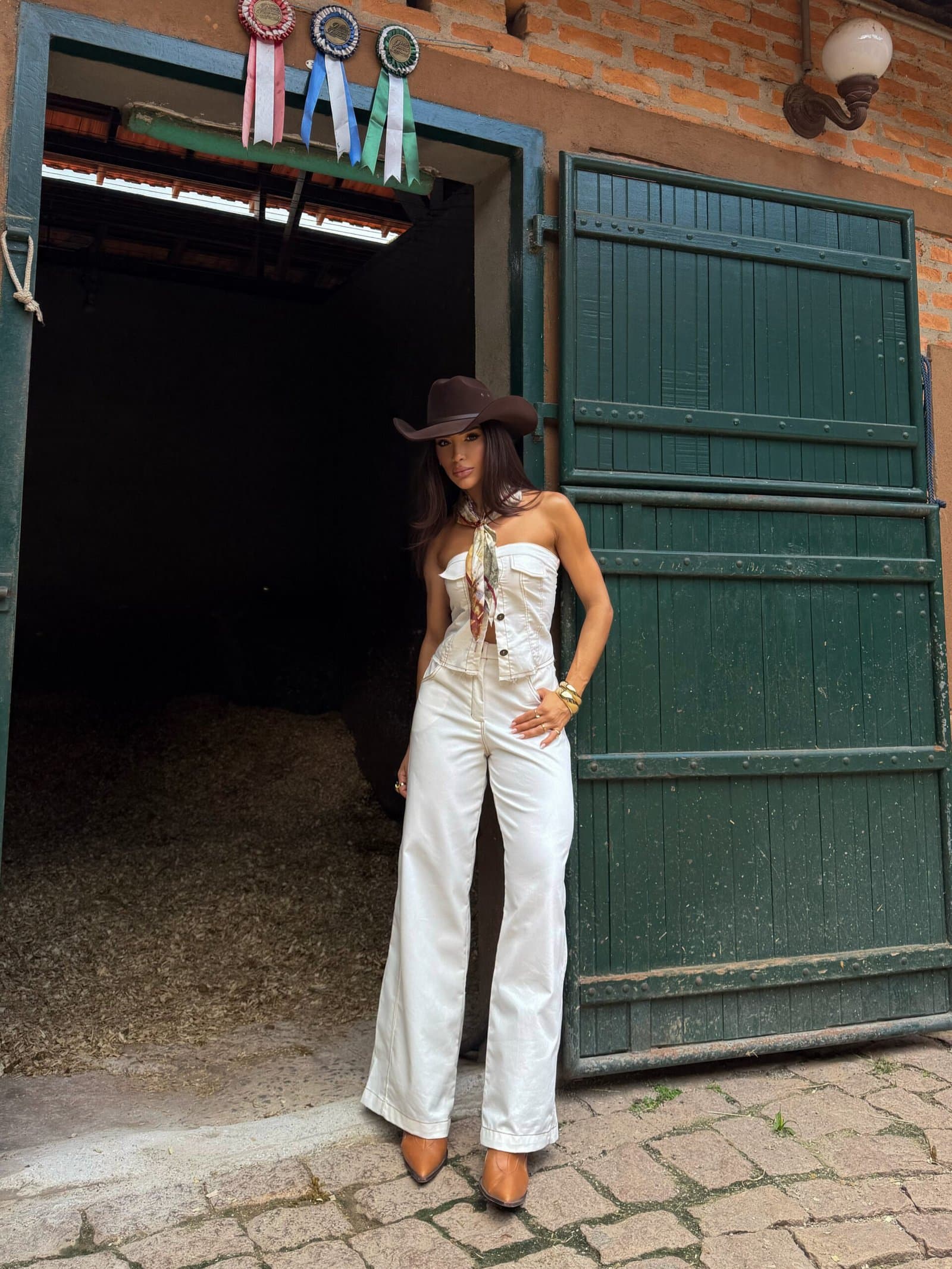 Conjunto Greta - Top sem Alças de Botões e Calça Branco