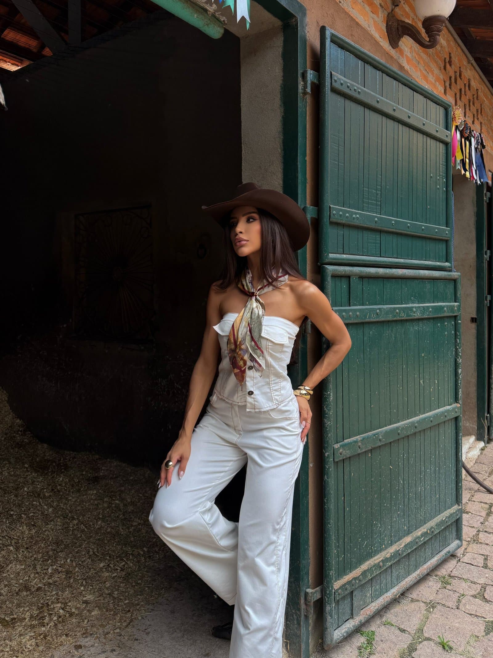 Conjunto Greta - Top sem Alças de Botões e Calça Branco