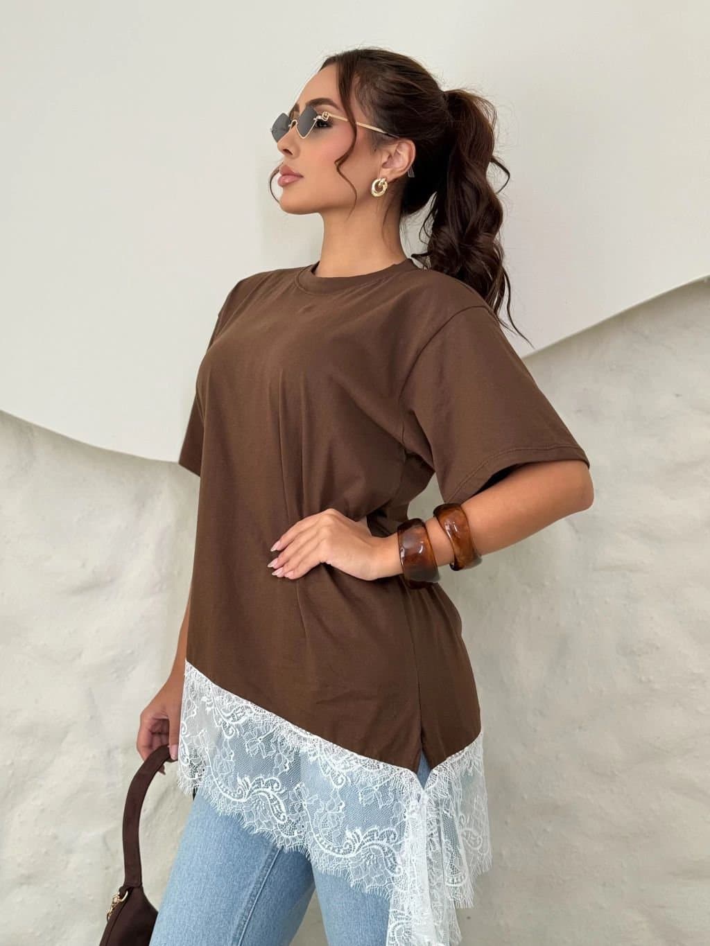 T-shirts Camisetão Assimétrico com Renda