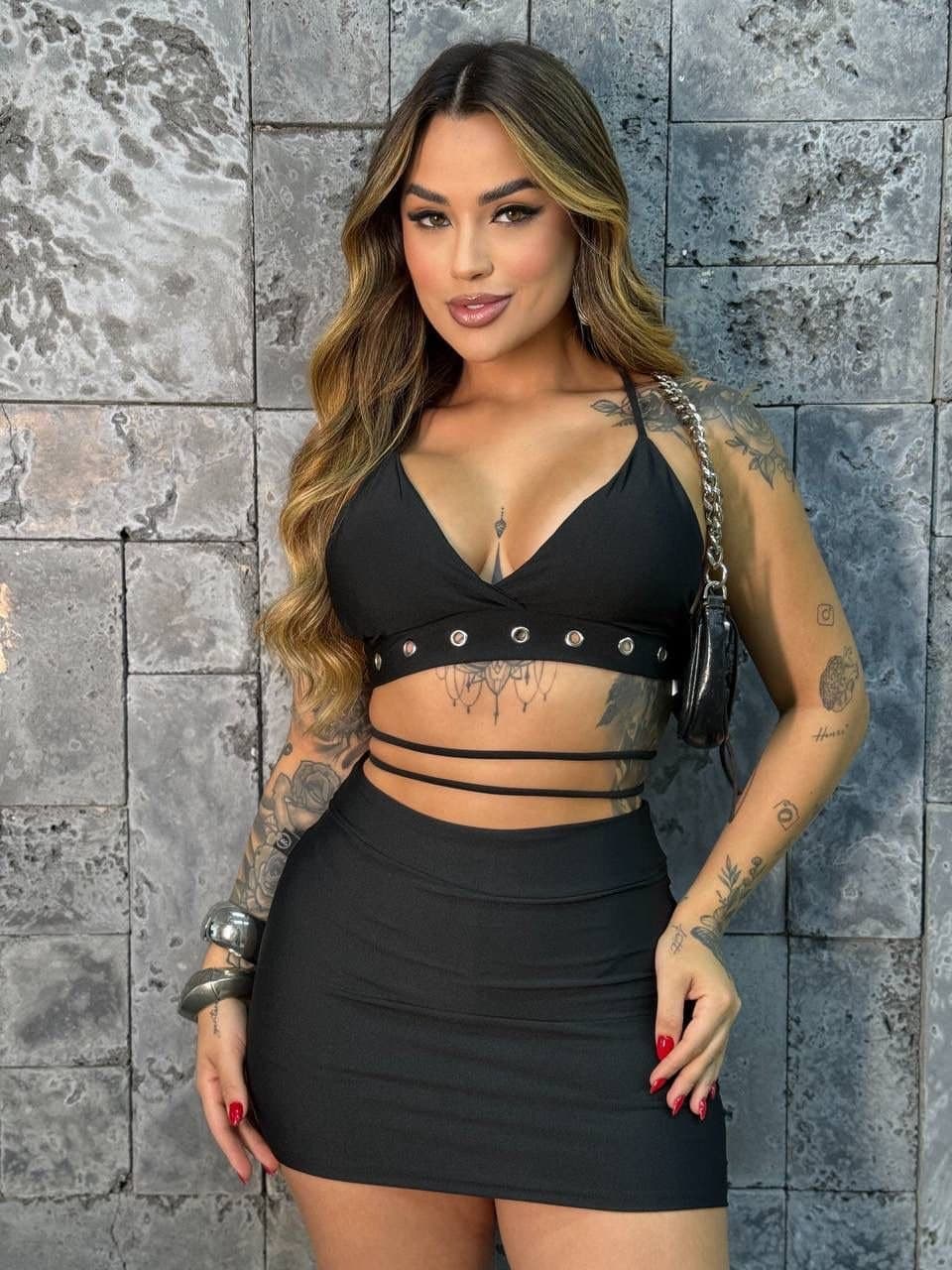 Cropped Top com Ilhos Preto Taty