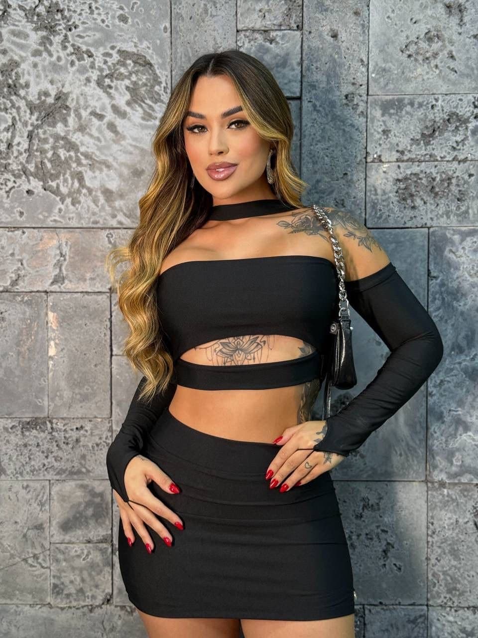 Conjunto de Cropped com Luvinha + Saia/shorts