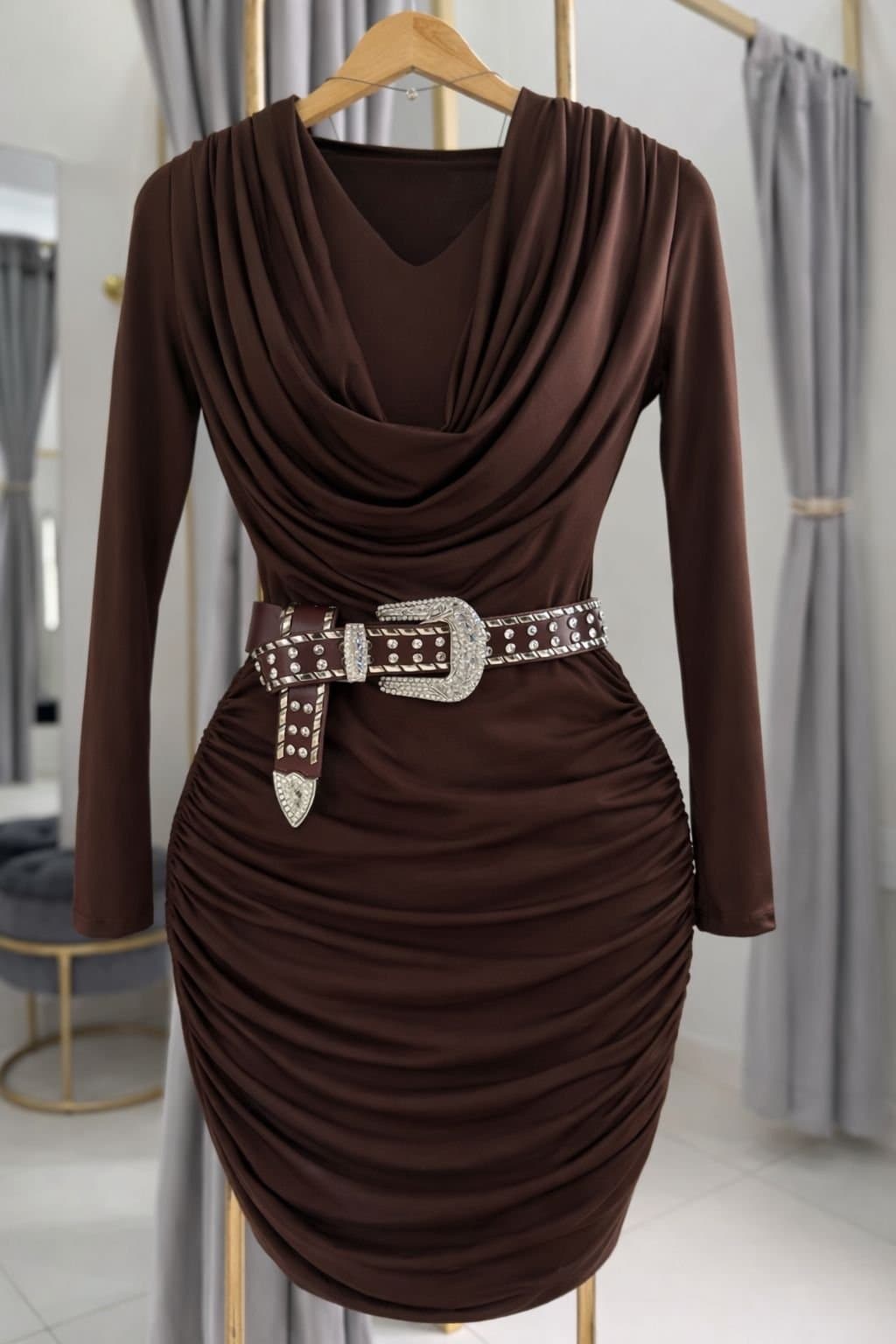 Vestido Drapeado com Gola Boba