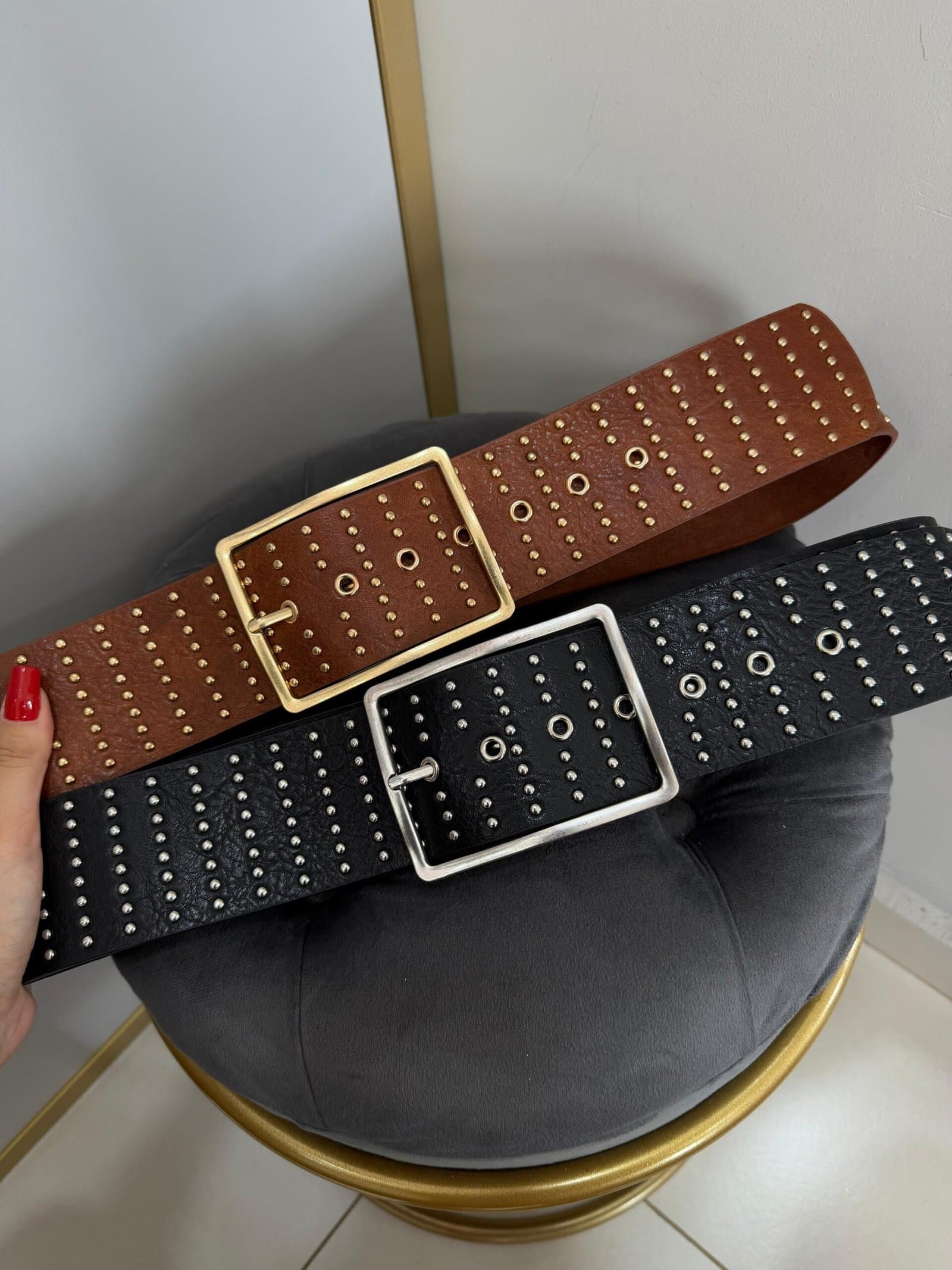 Cinto Grosso Taxinhas Fivela Quadrada