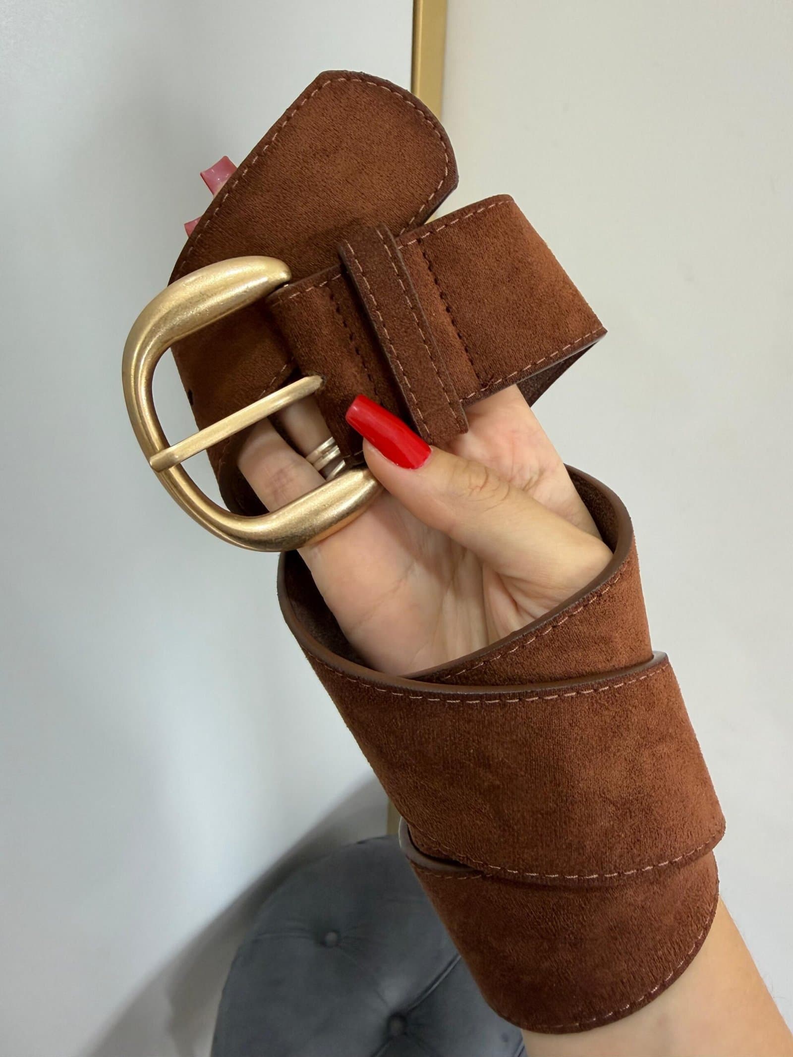 Cinto Camurça Marrom Fivela Dourada