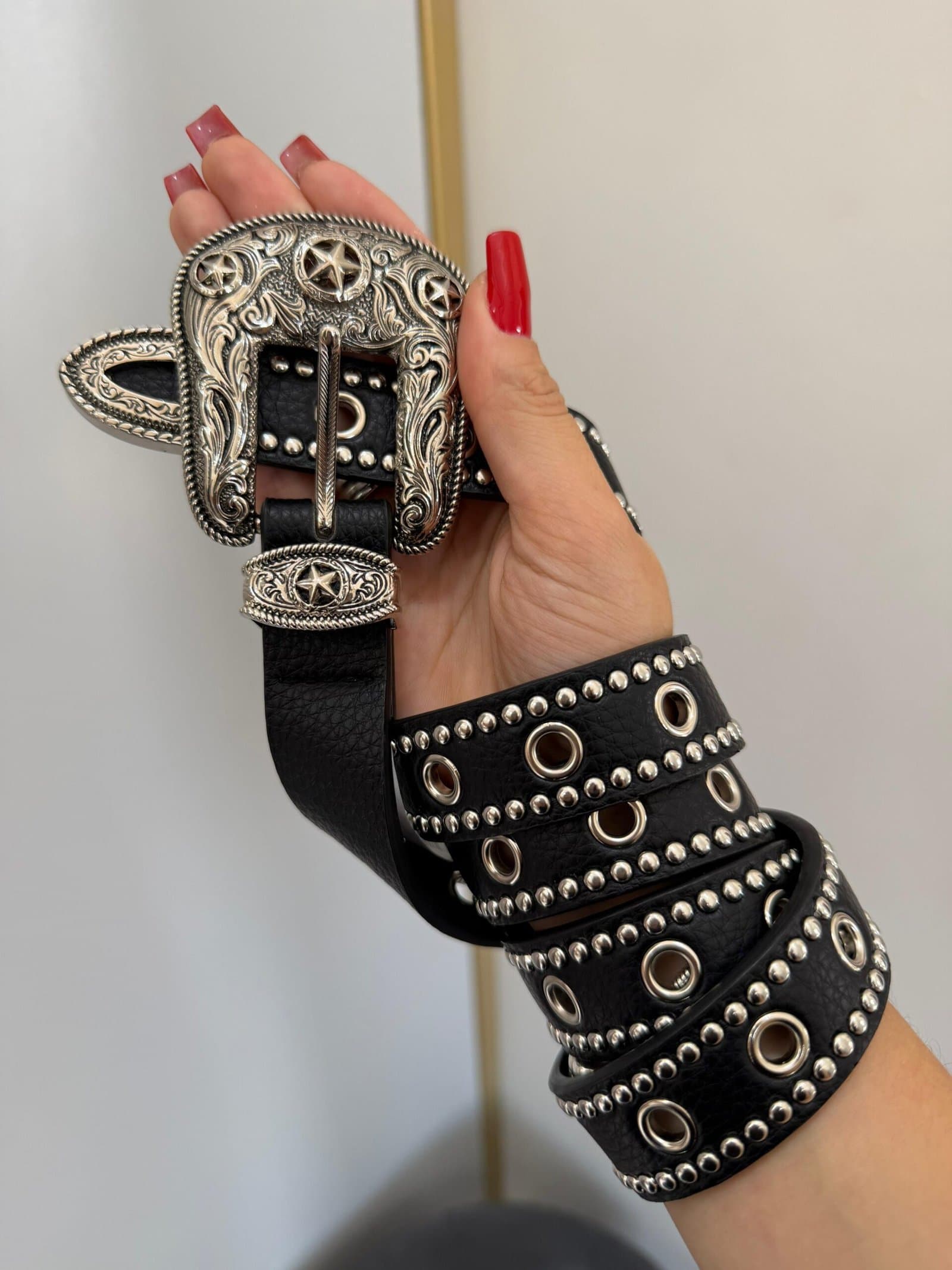 Cinto Preto Fivela Prata Ilhós