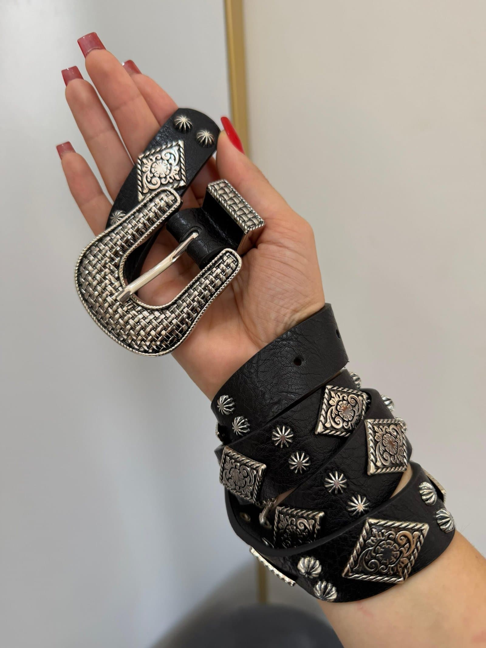 Cinto Preto Fivela Prata Flor