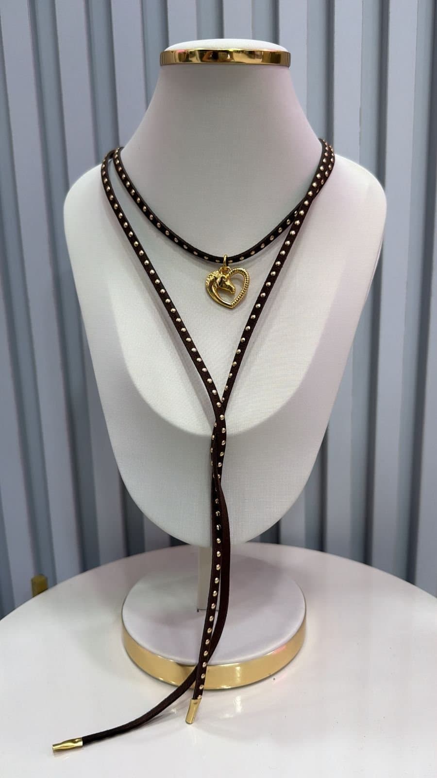 Colar Choker Gravatinha Country Cavalo Coração Dourado