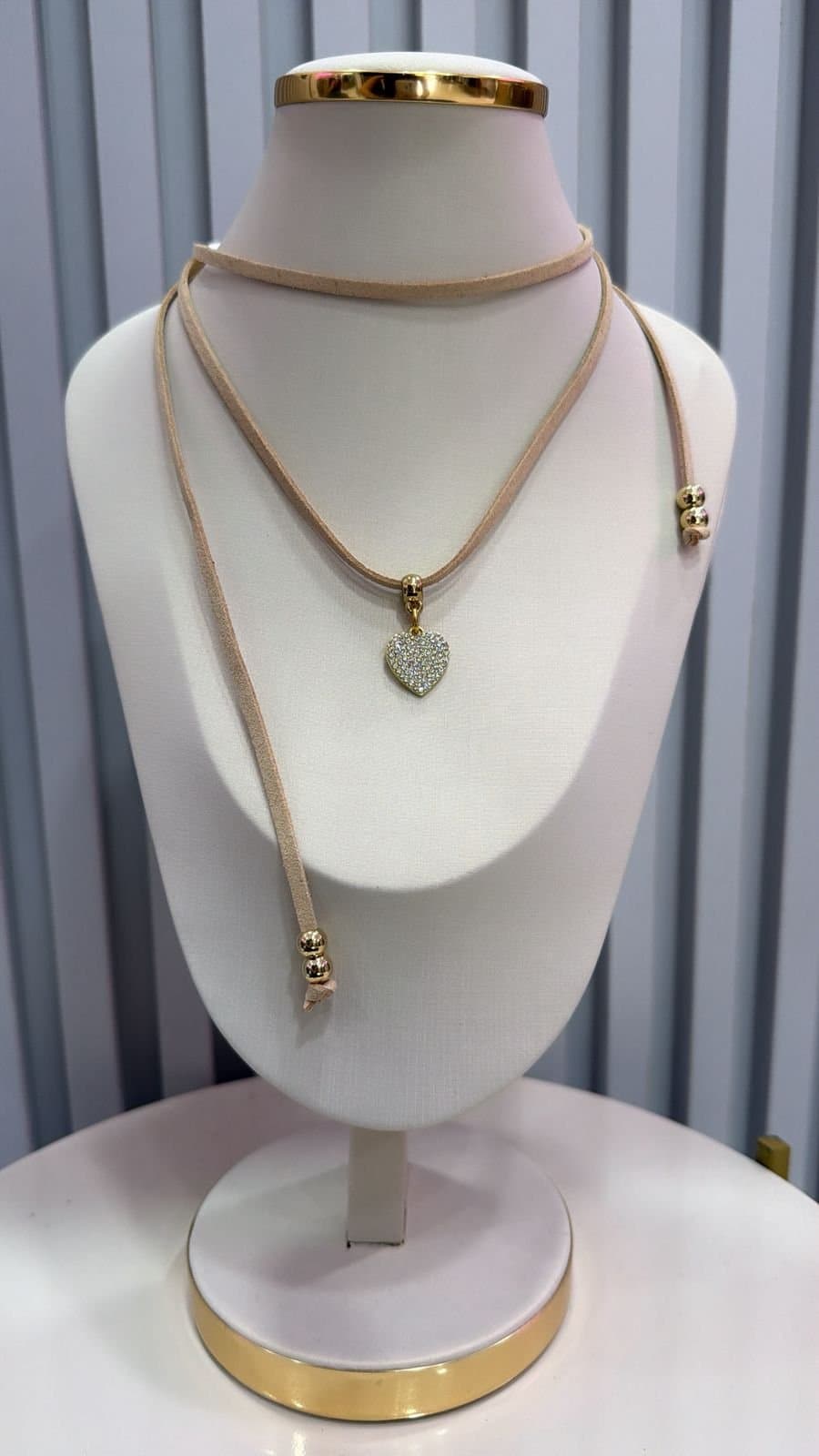 Colar Choker Gravatinha Country Coração Strass