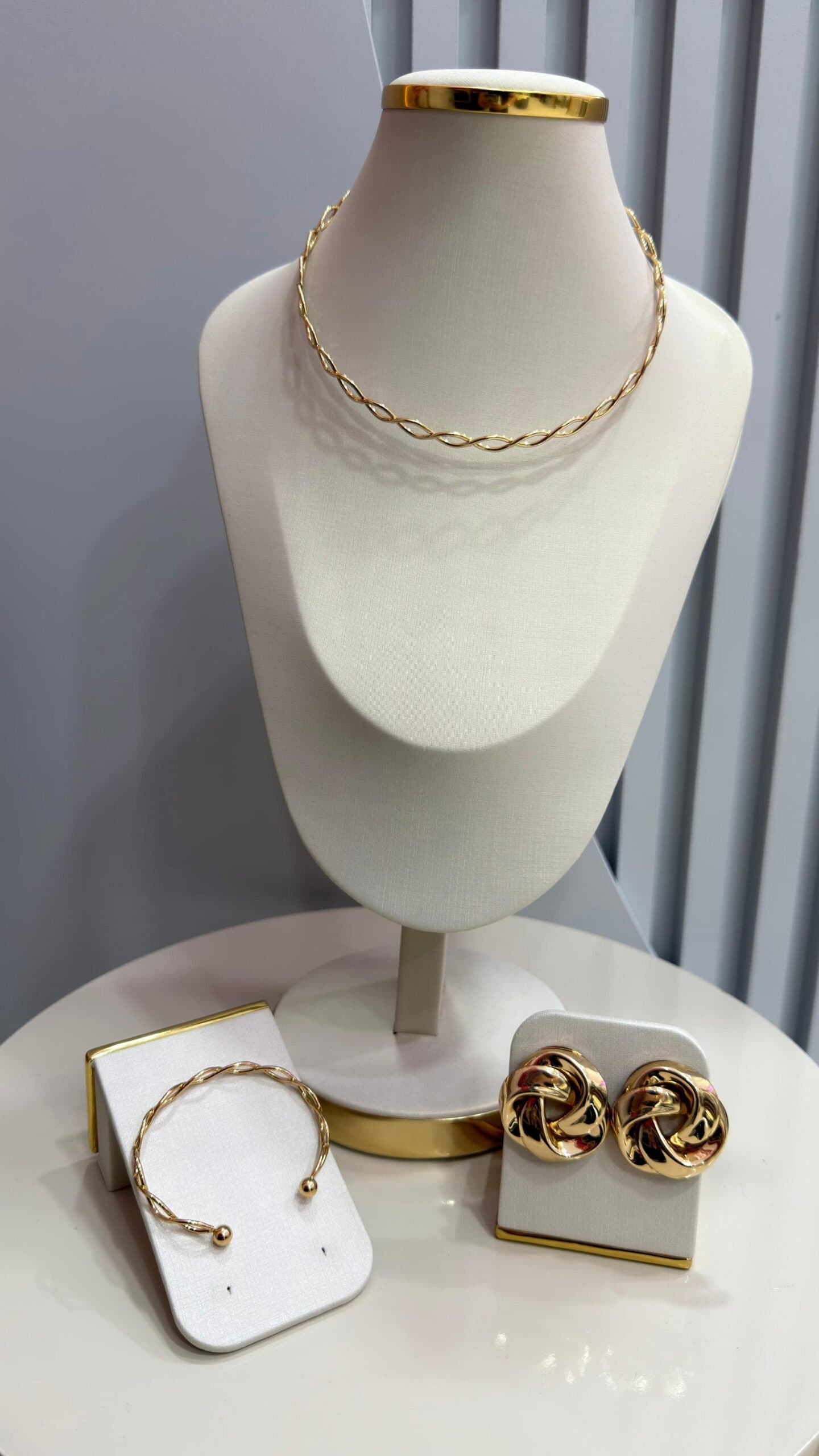 Conjunto de Brinco Nozinho + Colar + Bracelete Trançado