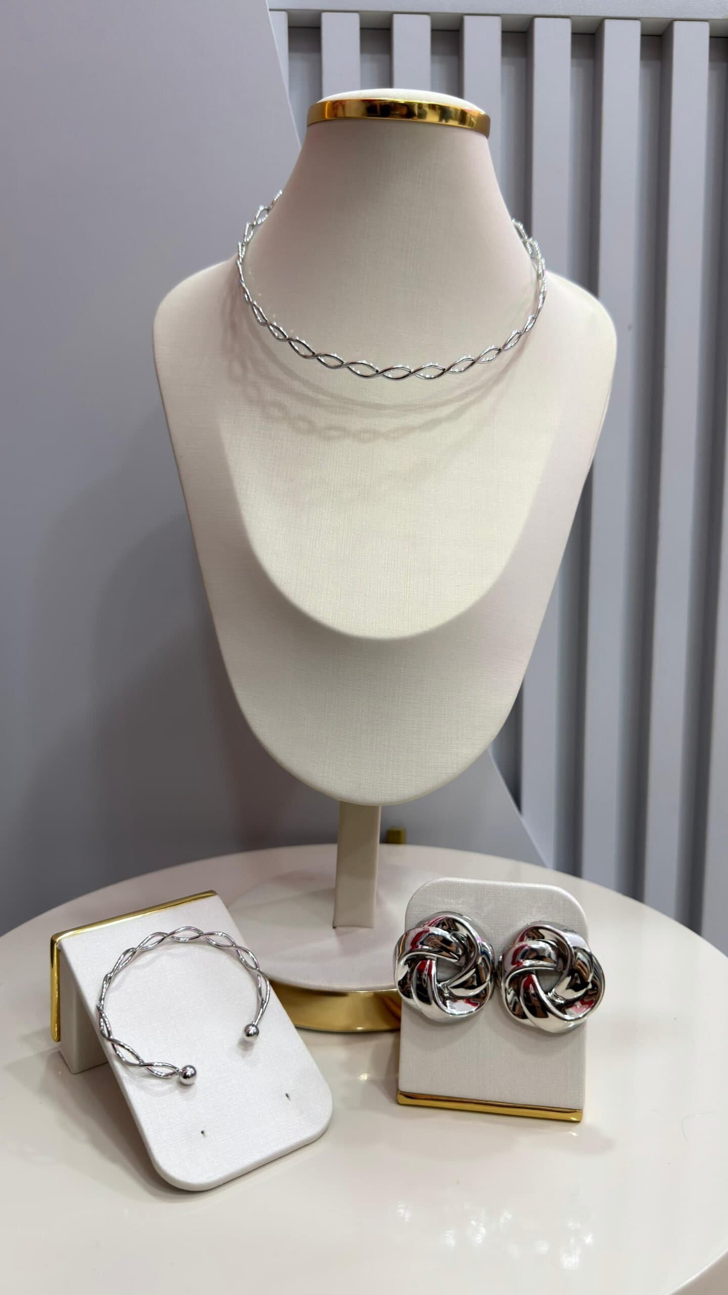 Conjunto de Brinco Nozinho + Colar + Bracelete Trançado