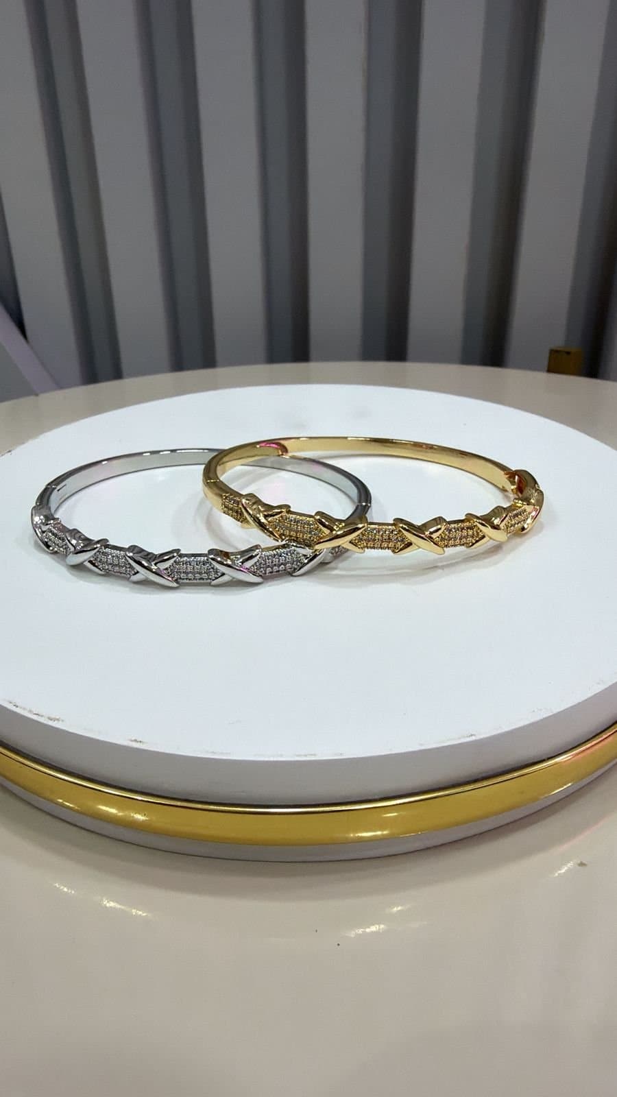 Bracelete com Strass X