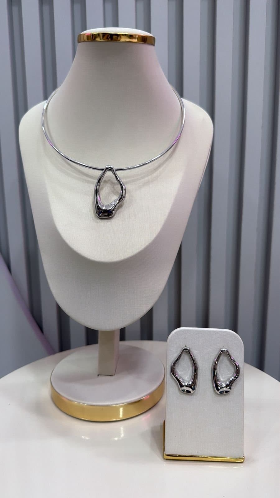 Conjunto de Colar Choker + Brinco Orgânico Trabalhado