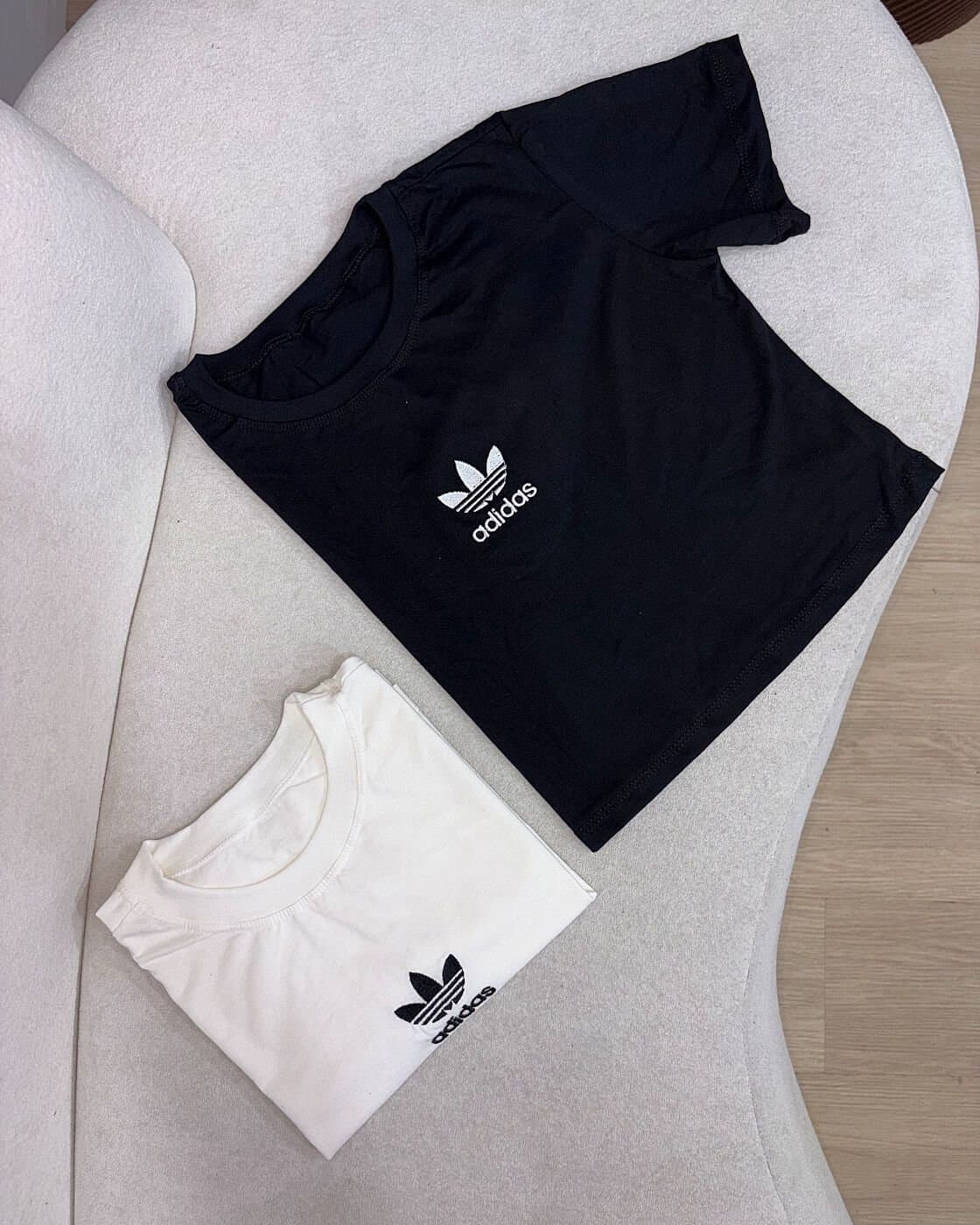 Cropped T-shirts Bordada Adriana