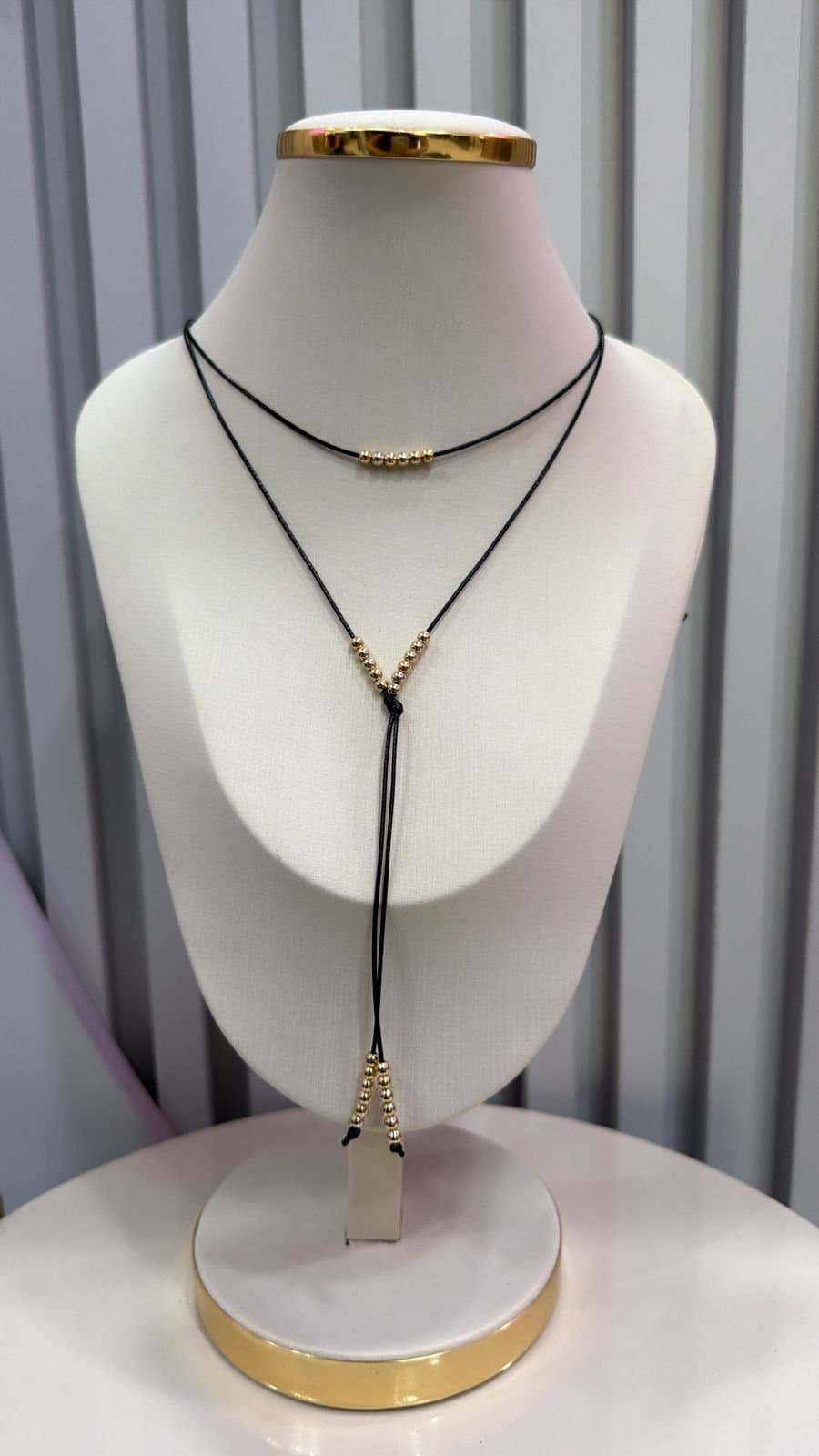 Colar Duplo Gravatinha Choker Courino Bolinhas Dourado