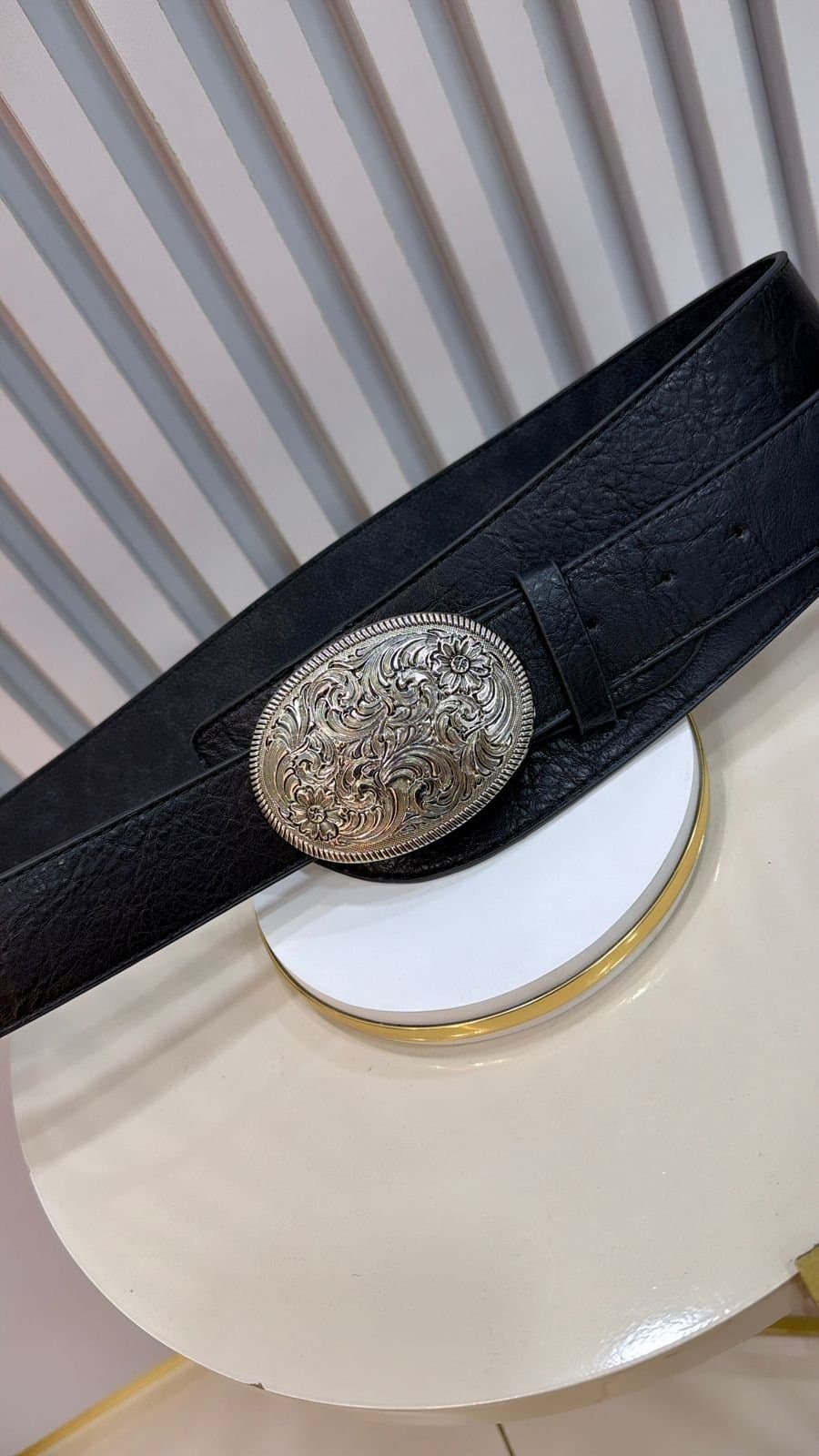 Cinto Largo Preto Fivela Oval Arabesco Grafite