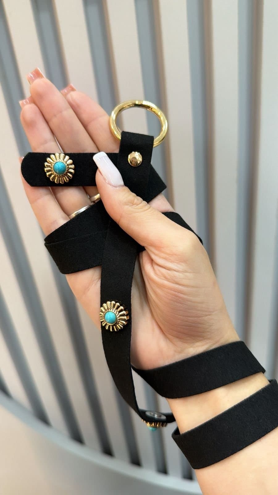 Cinto Veludo Preto com Detalhes Dourado com Turquesa