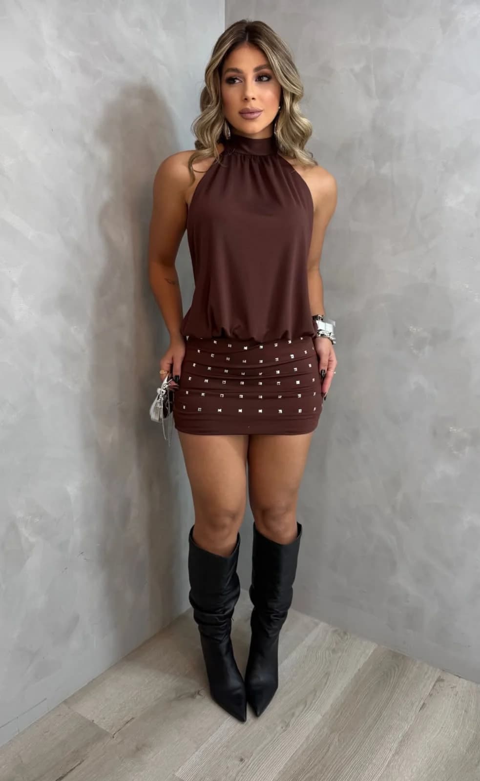 Vestido Frente Única com Aplicação
