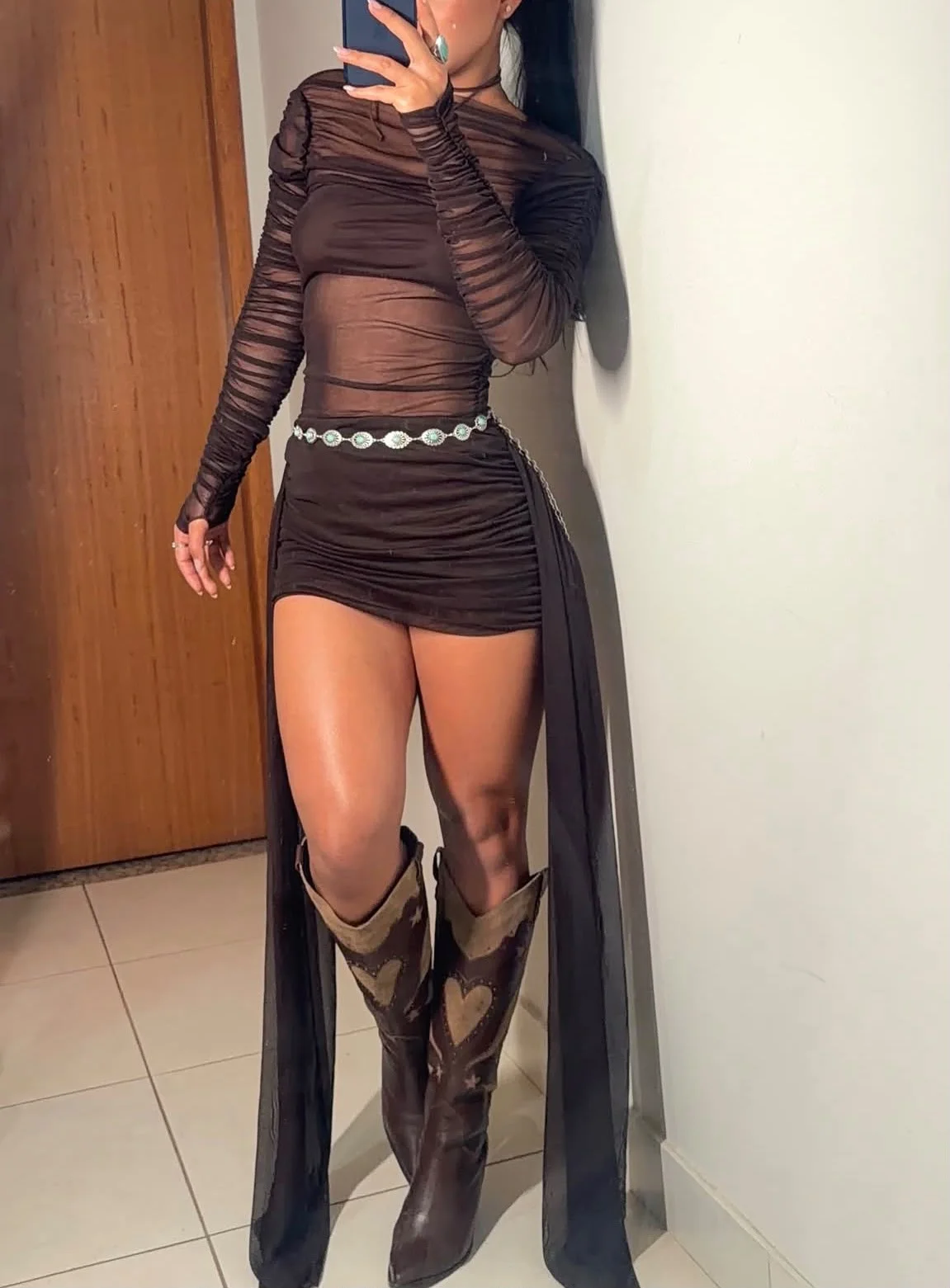 Saia de Tule com Cauda Drapeada