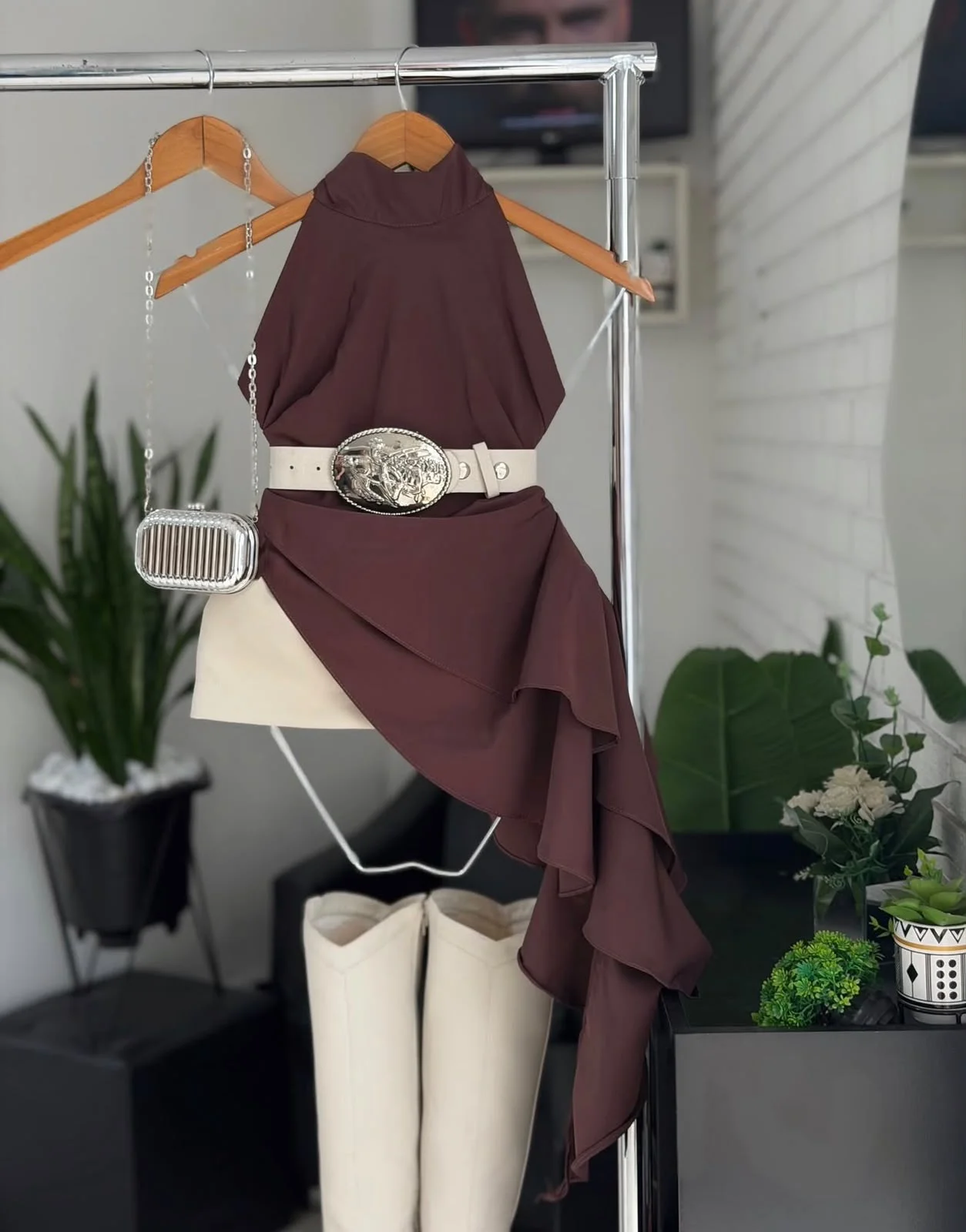 Blusa Bata Assimétrica com Babados