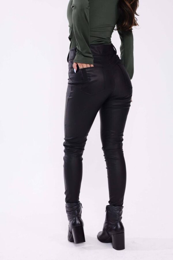 Calça Courino Skinny Preta - Imagem 2
