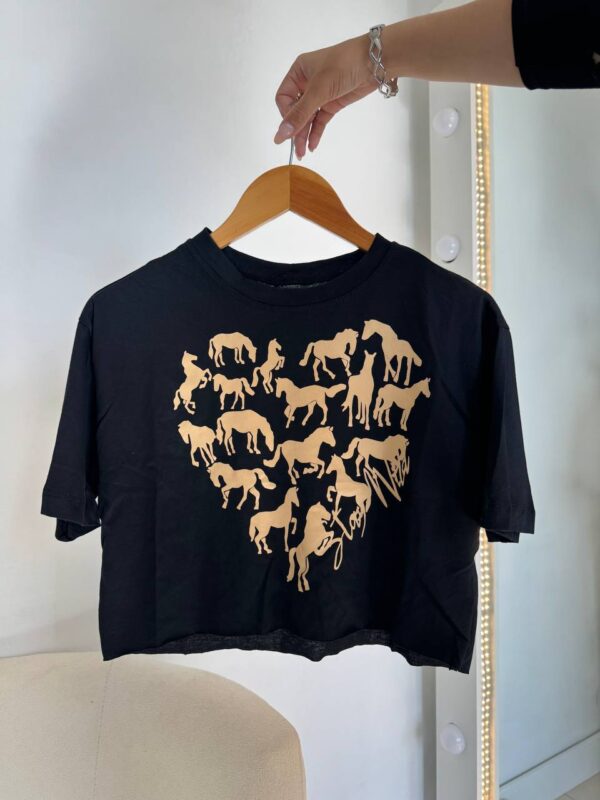 Cropped T-shirt Cavalinhos Preta