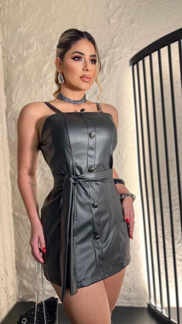 Vestido/macaquinho Courino Preto Botões