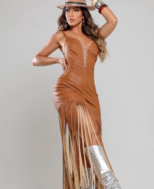 Vestido Longo Franjas Pedraria Courino Caramelo