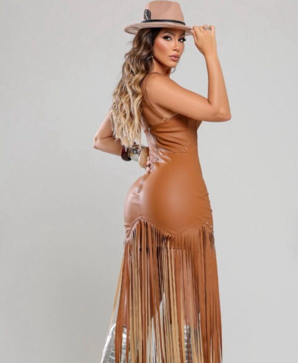 Vestido Longo Franjas Pedraria Courino Caramelo - Imagem 2