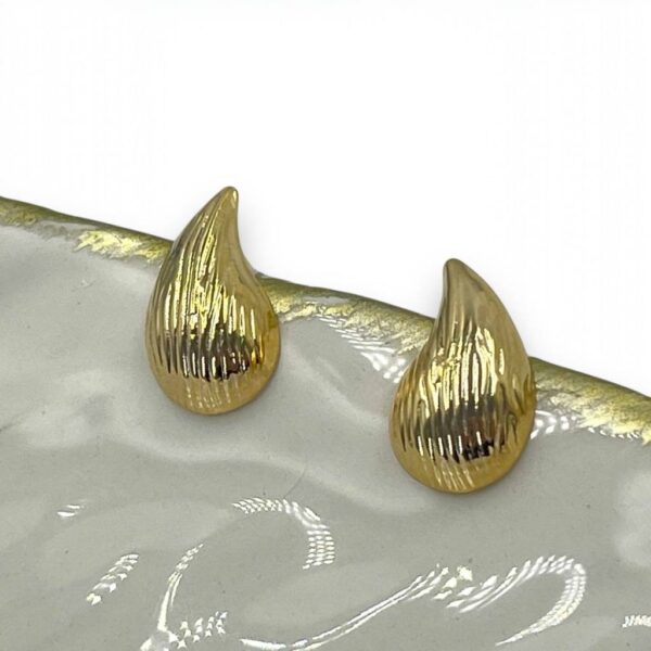 Brinco Folheado A Ouro - Mini Gota Curved Com Textura