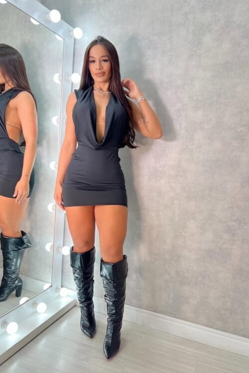 Vestido Gola Boba E Capuz Preto