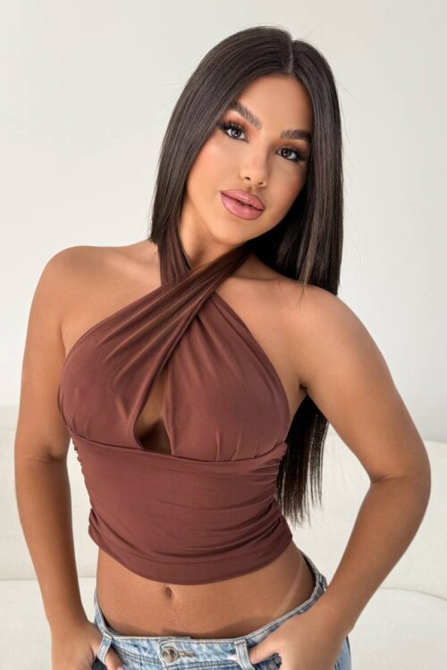 Cropped Livia Multiformas Marrom