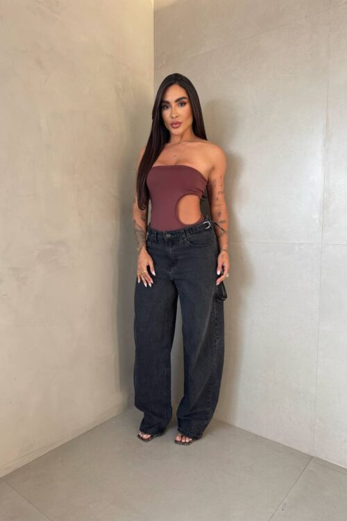 Body Paola Marrom