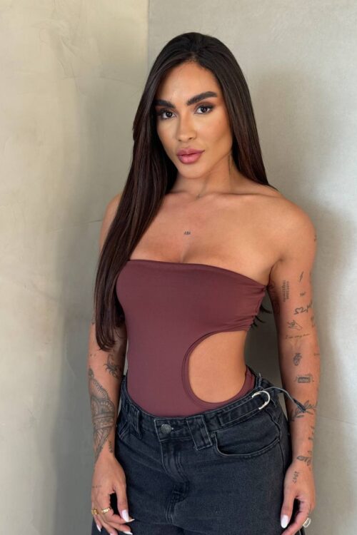 Body Paola Marrom