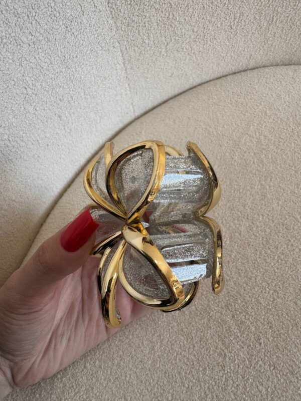 Presilha de Cabelo Flor Brilho Prata com Dourado - Imagem 2