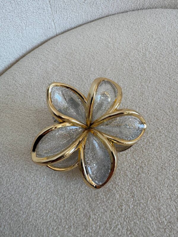 Presilha de Cabelo Flor Brilho Prata com Dourado - Imagem 3