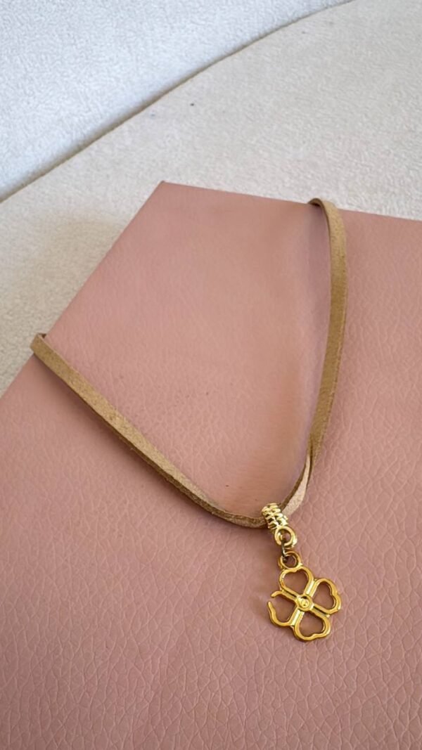 Colar Choker Trevo Areia - Imagem 3