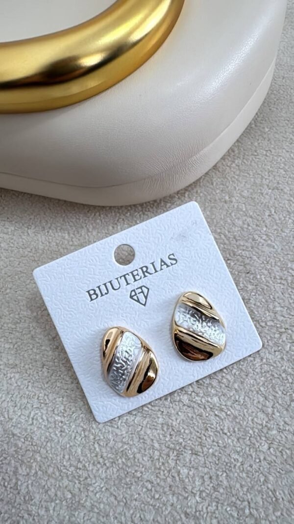 Brinco Style Eggs Dourado