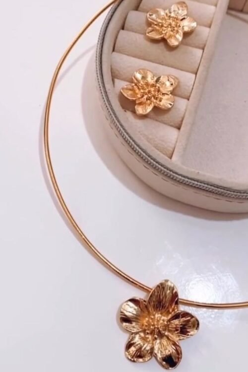 Conjunto de Brinco + Colar Flower Dourado