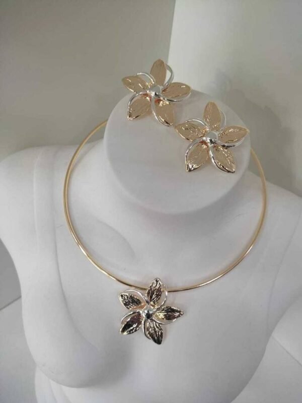 Conjunto De Colar Choker + Brinco Flor 2 Banhos - Imagem 2