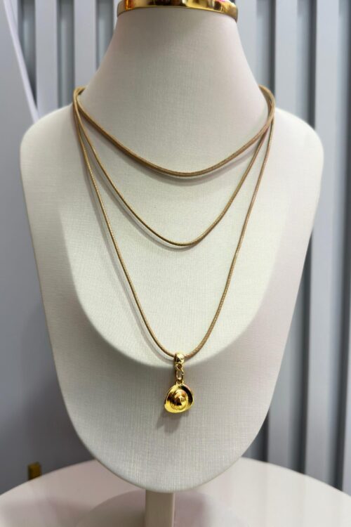 Colar Triplo Areia com Pingente Chapéu