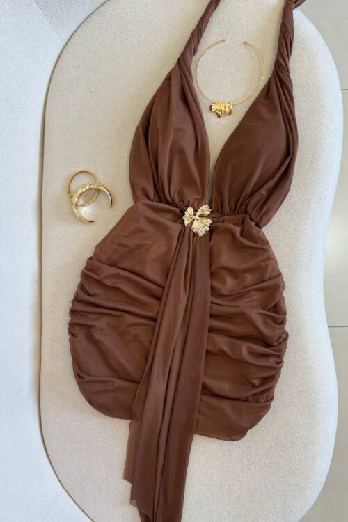 Vestido Marrom Multiformas de Tule Drapeado Flor Dourada