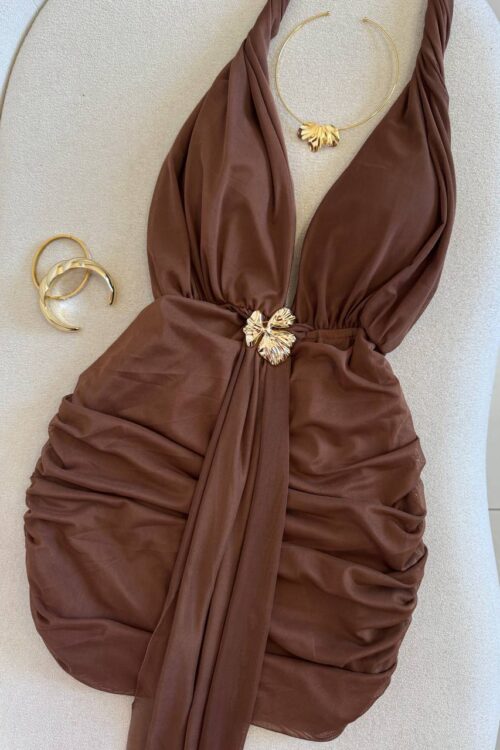 Vestido Marrom Multiformas de Tule Drapeado Flor Dourada