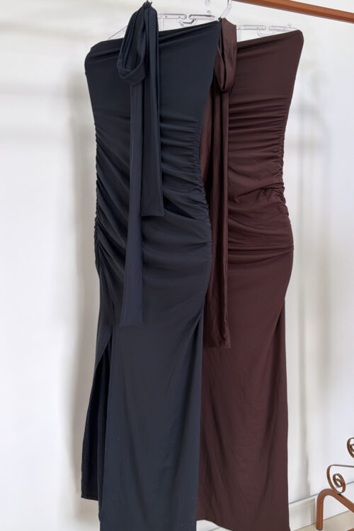 Vestido Longo Drapeado com Faixa para Choker